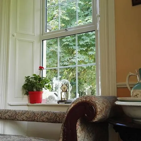 Oakdale Manor Bed & Breakfast *