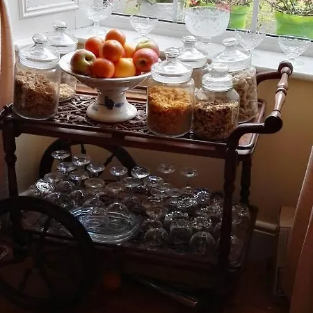 Oakdale Manor *